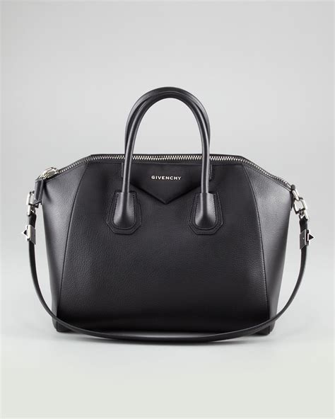 medium antigona bag in black leather